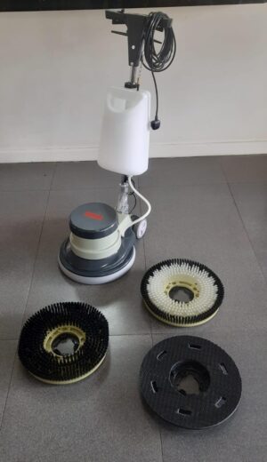 Astramilano Floor scrubber with scrubs pads